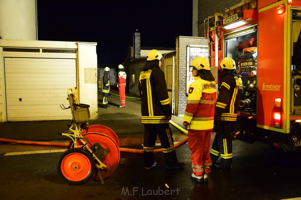 Feuer Hinterhof Garagen Koeln Hoehenberg Olpenerstr P030.JPG - Miklos Laubert